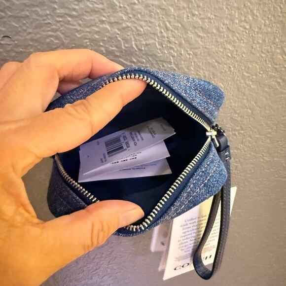 Last 1‼️Coach CAP97 Pouch Wristlet denim/Silver/Indigo - Picture 4 of 5